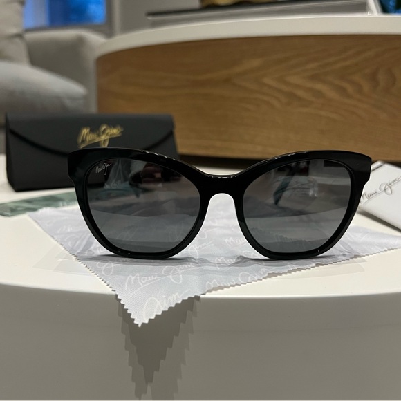 New Maui Jim Alulu cat eye polarized sunglasses - Picture 10 of 13